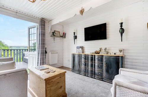 Henshaw House | Hygge Cabin