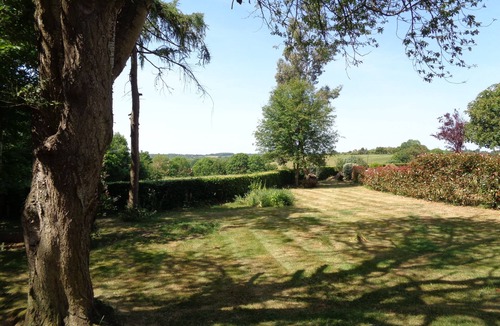 Uckington House | Idyllically situated Log Cabin, Fantastic view, Log Burner 4 miles to Stratford