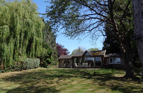 Uckington House | Idyllically situated Log Cabin, Fantastic view, Log Burner 4 miles to Stratford