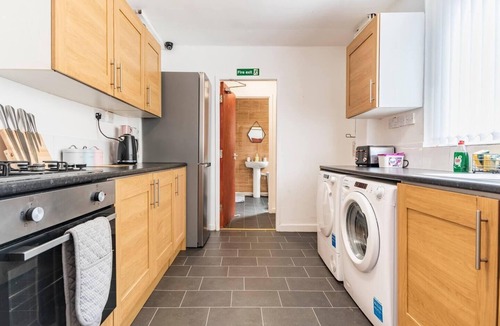 Bootle House | Immaculate 4-Bed House Near Anfield and Goodison