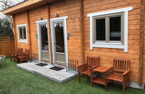 Allanfearn Ski Chalet | Immaculate Cabin 5 Mins to Inverness Dog Friendly