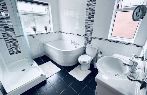 Newark upon Trent House | Impeccable 3-Bed House in Nottingham Central