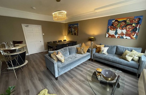 Upper Town Apartment | Impeccable 4-Bed Apartment in Bath