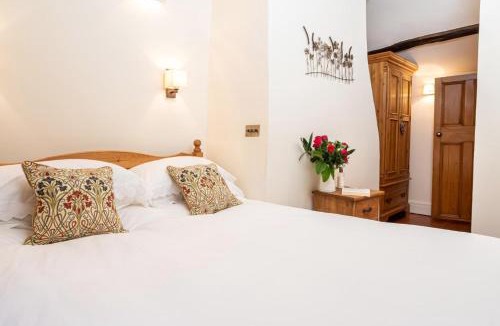 Ingleton House | Ingleton 2-Bed Cottage Sleeps 4 Pet Ok & Parking