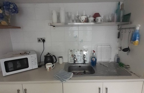 Pontypridd Cabin | Inviting 1-Bed Cottage in Pontypridd