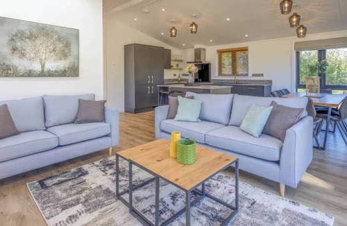 Scawton Cottage | ISCA LODGE - WITH DECKING, pet friendly, with a garden in Wombleton