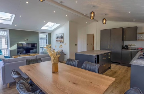 Scawton Cottage | ISCA LODGE - WITH DECKING, pet friendly, with a garden in Wombleton