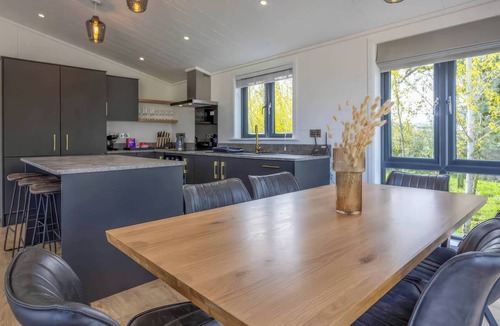 Scawton Cottage | ISCA LODGE - WITH DECKING, pet friendly, with a garden in Wombleton