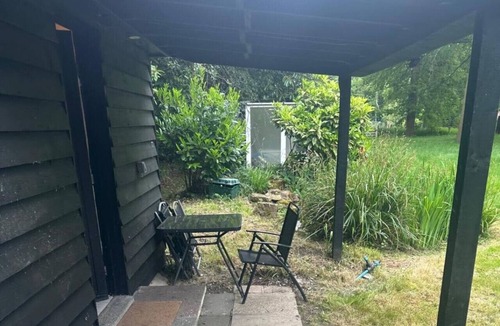 Watford Apartment | Jacuzzi Cottage in Watford - Quiet and relaxing