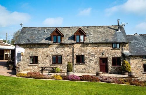Hawkridge House | Jasper, Unique Upside-Down Retreat with Stunning Rural Views