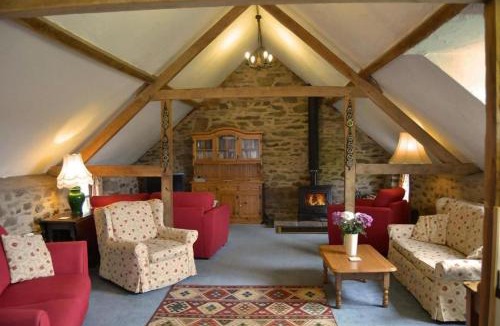 Hawkridge House | Jasper, Unique Upside-Down Retreat with Stunning Rural Views
