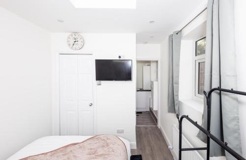 Basildon House | Jayjay Guest House