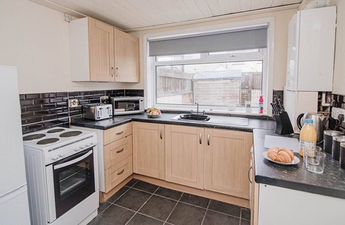 Arksey House | K Suites - Beautiful 3 bed House - Sleeps 7