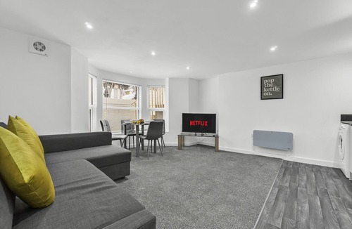 Weston-super-Mare Apartment | K-Suites - Modern Seaside Apartment in Weston-super-Mare – Steps away from Beach & Attractions