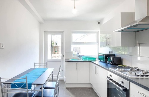 Staple Hill Apartment | Karah Suites - Lansdown Road