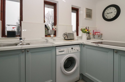 Windermere Cottage | KEMPTON, pet friendly, with a garden in Bowness-On-Windermere