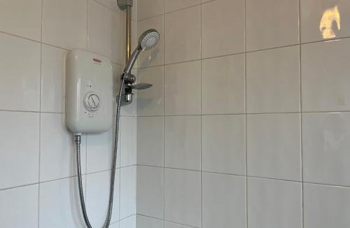 Kettering House | Kettering Service Accomodation 2BRH FreeParking Wifi Smart TV Tea & coffee