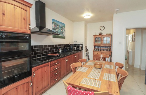 Trearddur Bay Cottage | KING ARTHUR SUITE, country holiday cottage in Trearddur Bay