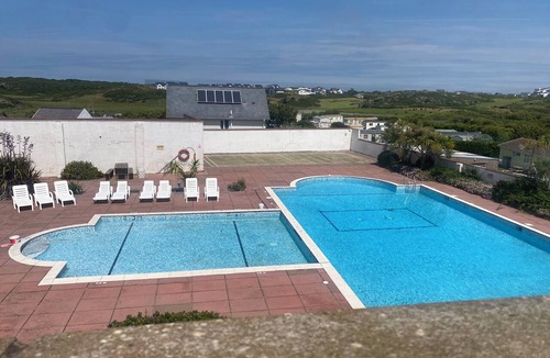 Trearddur Bay Cottage | KING ARTHUR SUITE, country holiday cottage in Trearddur Bay