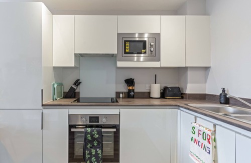 Bordesley Apartment | King Bed | 2bath | Parking | Netflix | City Centre