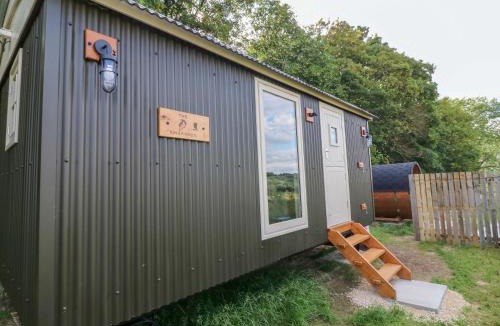 Ridgeway House | Kingfisher Hut