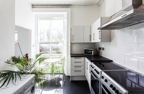 Clifton Apartment | Kitchenette Double Room with Shared Bathroom