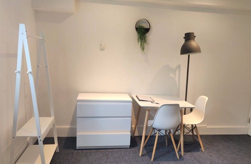 Clifton Apartment | Kitchenette Double Room with Shared Bathroom