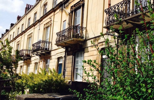 Clifton Apartment | Kitchenette Double Room with Shared Bathroom