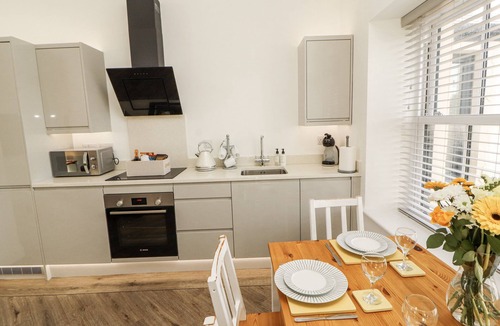 Carnforth Cottage | LAKES VIEW APARTMENT 2, romantic in Carnforth