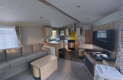 White Cross Cottage | Lakeside 6-berth caravan at White Acres, Newquay
