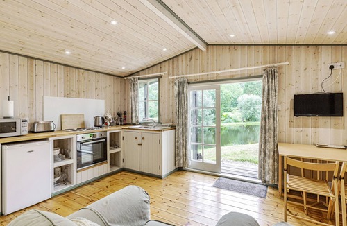 Honiton Cottage | Lakeside Cabin
