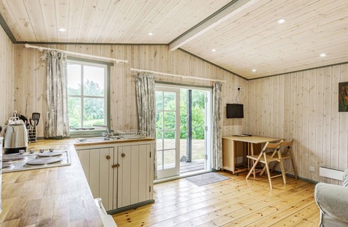 Honiton Cabin | Lakeside Cabin, Sheldon