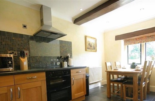 Cranham Cottage | LAKESIDE COTTAGE, family friendly, with open fire in Painswick