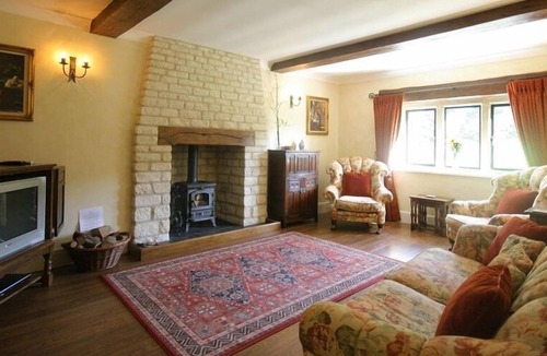 Cranham Cottage | LAKESIDE COTTAGE, family friendly, with open fire in Painswick