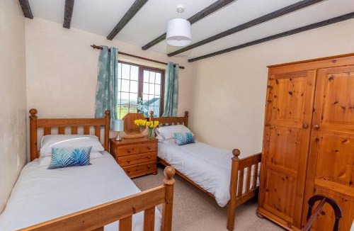 North Buckland House | Lakeside Cottage