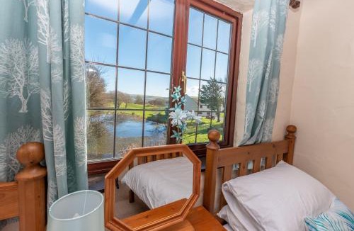 North Buckland House | Lakeside Cottage