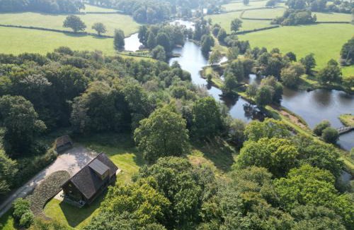 Stonegate House | Lakeside Lodge
