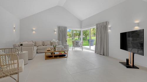 Erlestoke House | Lambs Lawn
