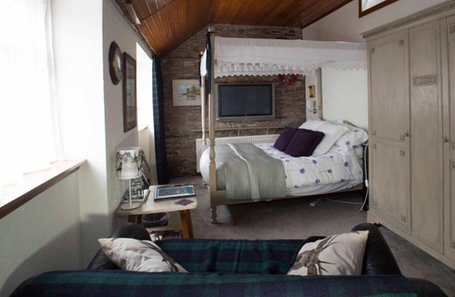 Fenwick Bed & Breakfast | Langside Bed and Breakfast
