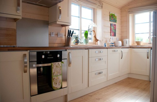 Kirkbean Cottage | Lapwing Lodge - a log chalet that sleeps 4 guests in 2 bedrooms