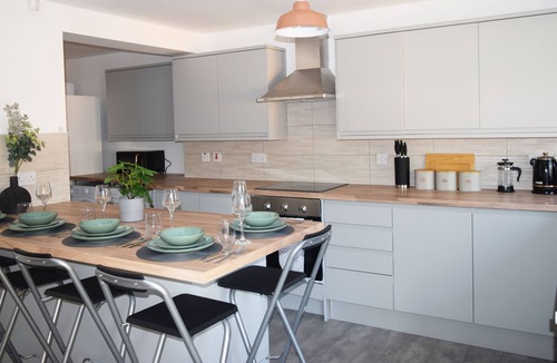 Birmingham House | Large 5 Bed 5 Bathroom House with Parking