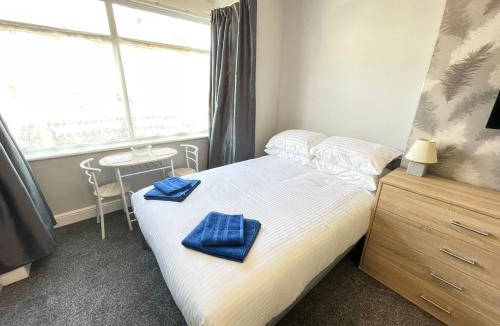 Skegness Apartment | Large Ground Floor Studio Holiday Apartment Skegness - Flat 12