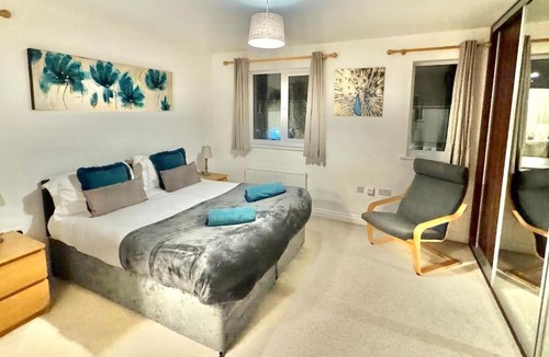 Ashford House | Large Home with secure parking, lovely Evergreen House in Ashford