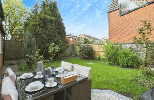 Barnt Green House | Large Luxury Home in Solihull - Sleeps 14 near NEC & BHX