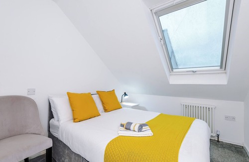 Bolton House | Large Modern 5-Bed House
