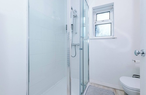 Bolton House | Large Modern 5-Bed House