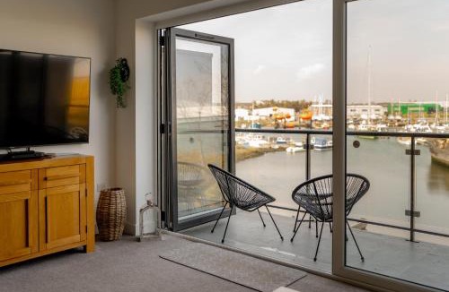 Oulton Broad House | Large Modern Scenic 4 Bedroom Townhouse