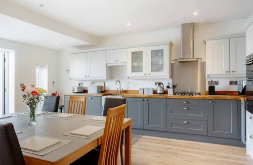 Oulton Broad House | Large Modern Scenic 4 Bedroom Townhouse