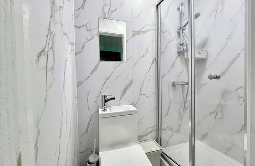 Euston Apartment | Large modern studio apart