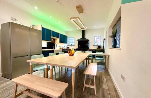 Winton House | Large NEW 8 bedroom house Sleeps 20 Accepts Groups
